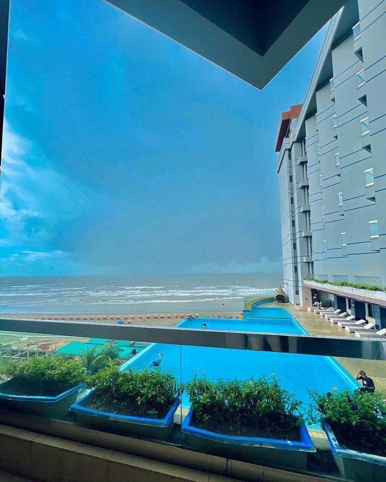 কক্সবাজারের বেড়াতে আসলেঅনেকেরই জানার আগ্রহের শীর্ষে থাকে সুইমিংপুল আছে এমন হোটেল